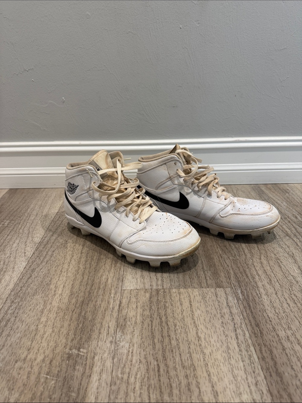 Nike Men’s White and Black High-Top Athletic Cleats